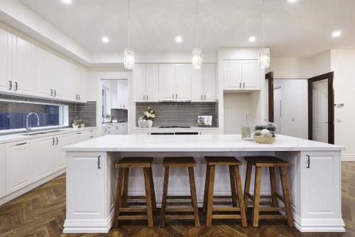 CENT 63 Hilton St-349