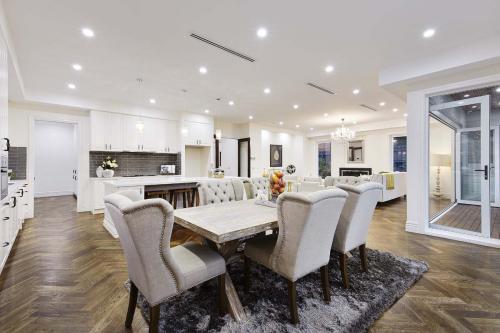 CENT 63 Hilton St-362