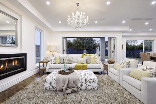 CENT 63 Hilton St-371