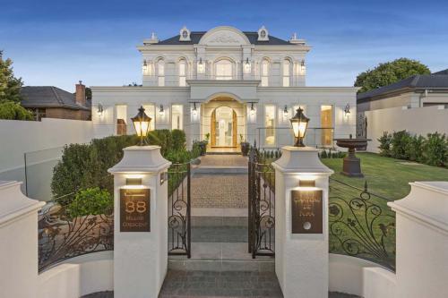 38 Milloo Cres Mt Waverley 002