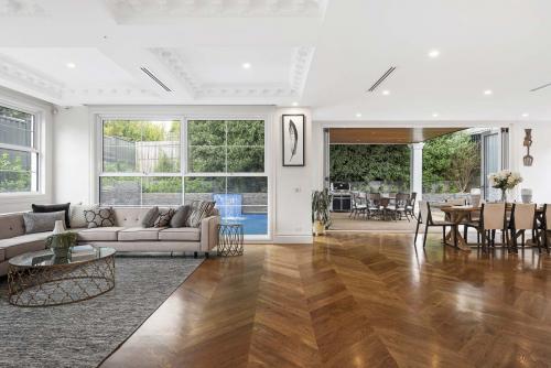 38 Milloo Cres Mt Waverley 010